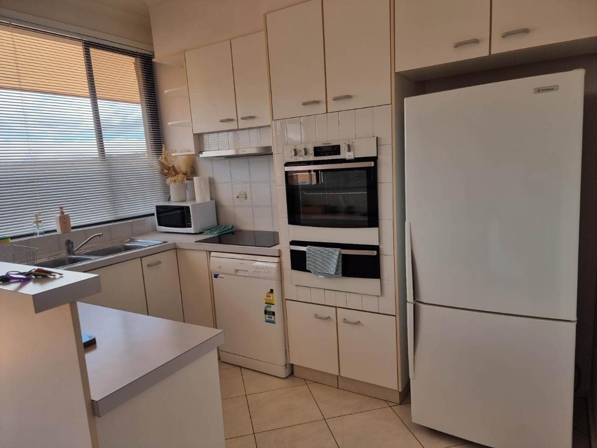 Apartment Short #07 - Sleeps 6 *