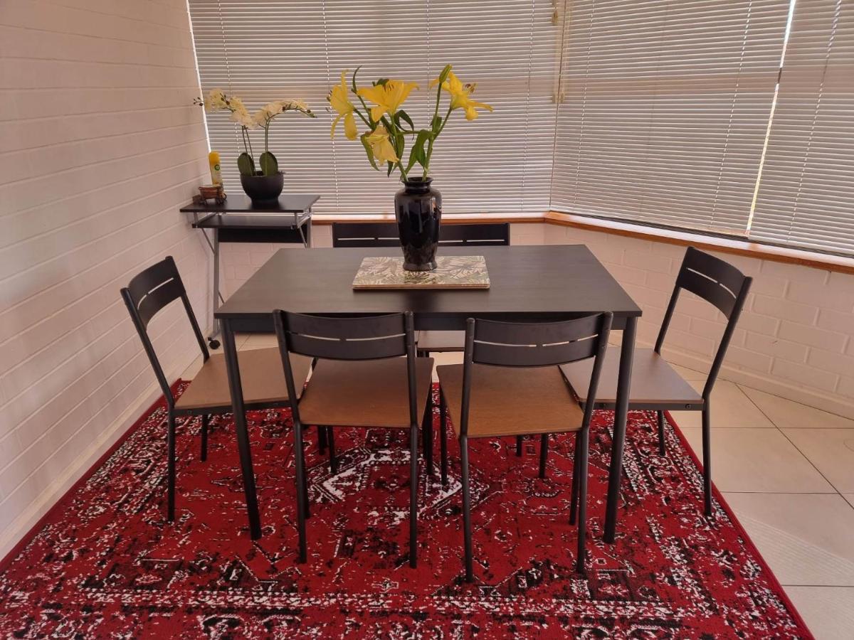 Short #07 - Sleeps 6 * Tuggeranong