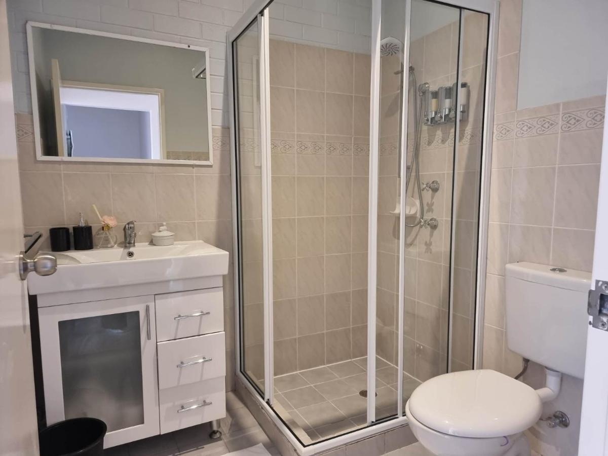 Short #07 - Sleeps 6 Apartment *