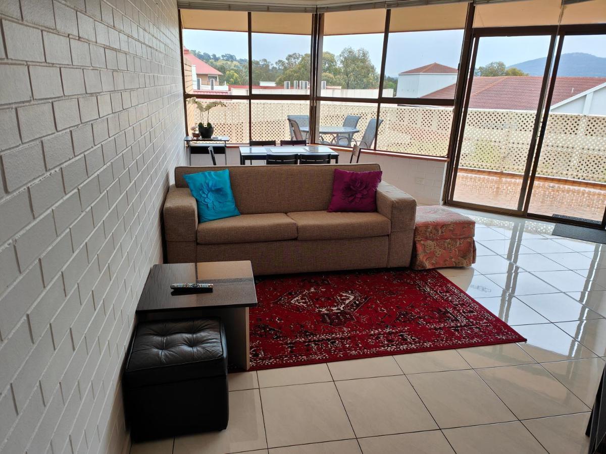 Apartment Short #07 - Sleeps 6 *