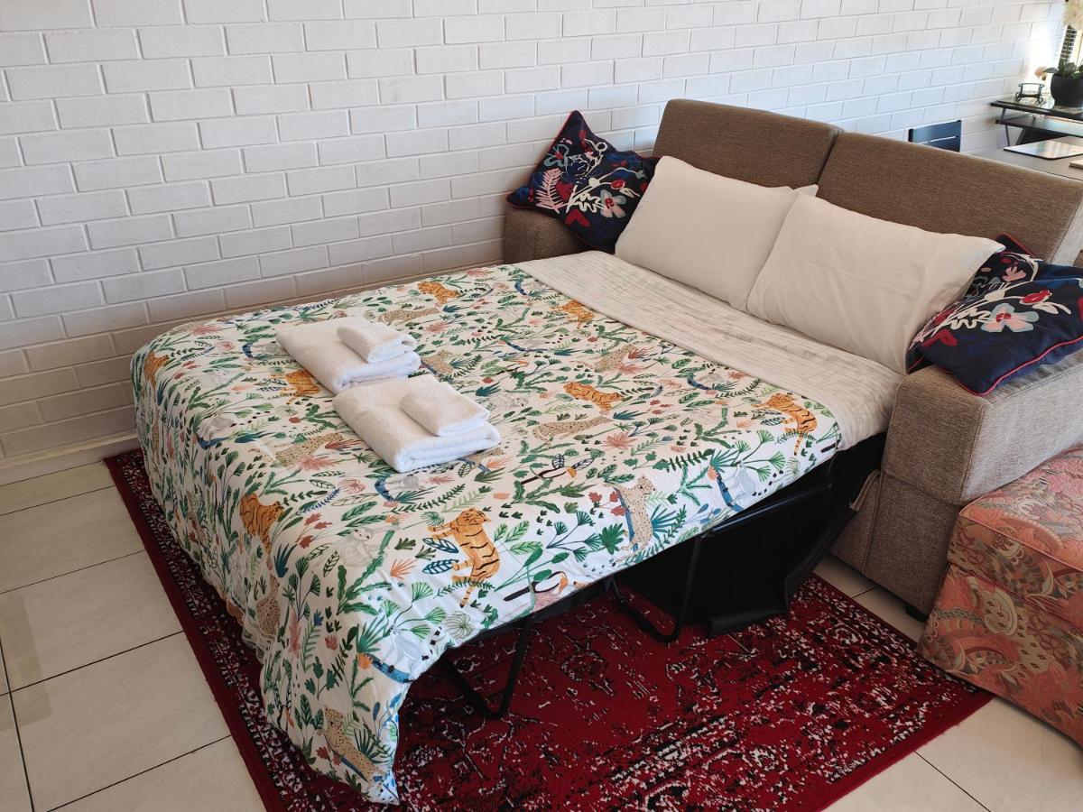 Short #07 - Sleeps 6 Tuggeranong